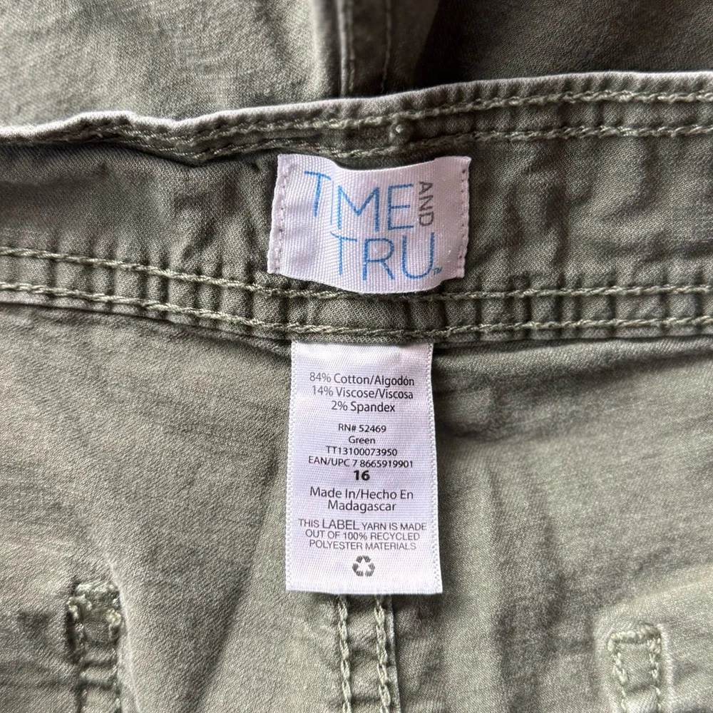 Time and Tru Olive Green Shorts Women’s Size 16 - Picture 3 of 3